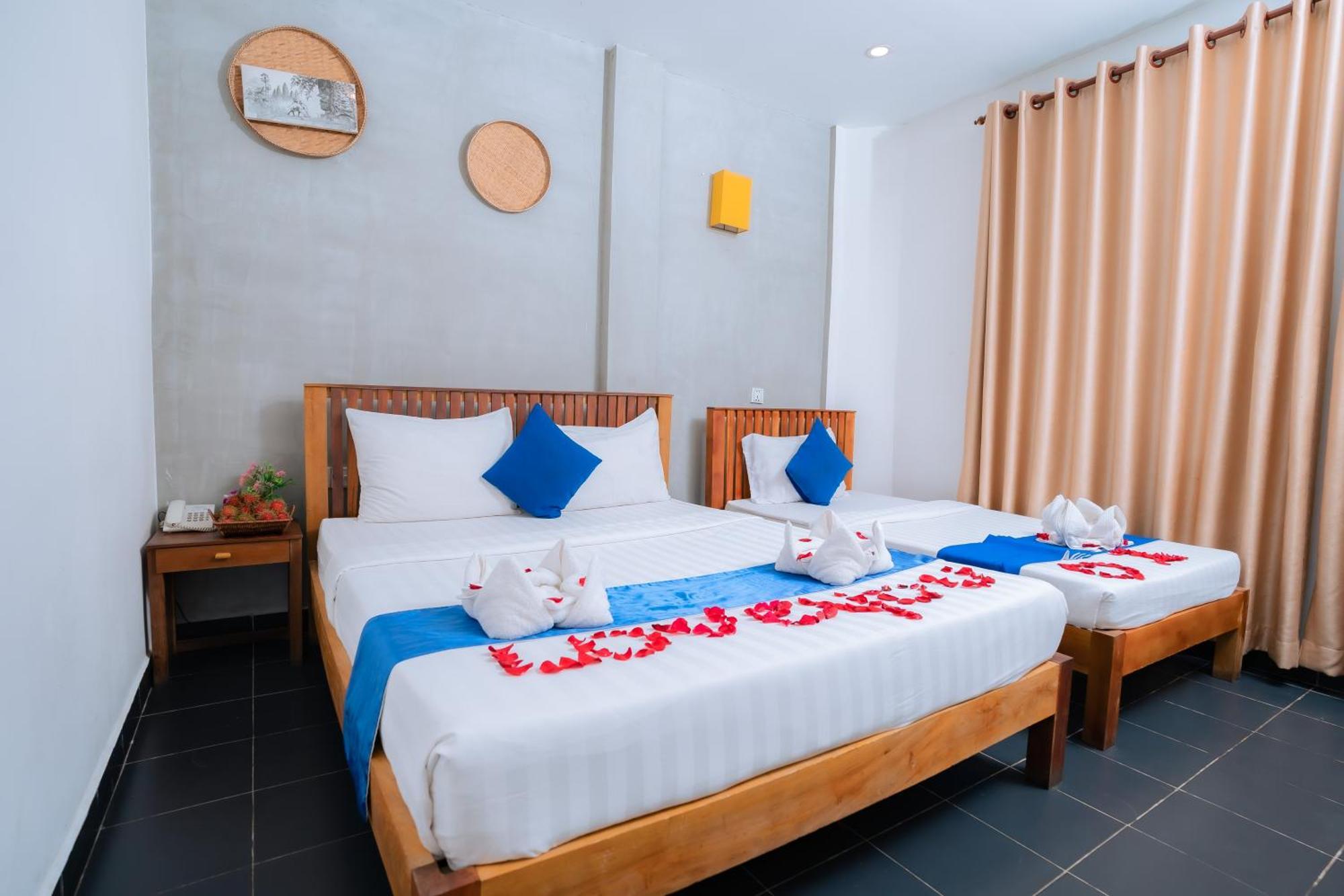Grand Elevation Hotel Phnom Penh Exterior photo