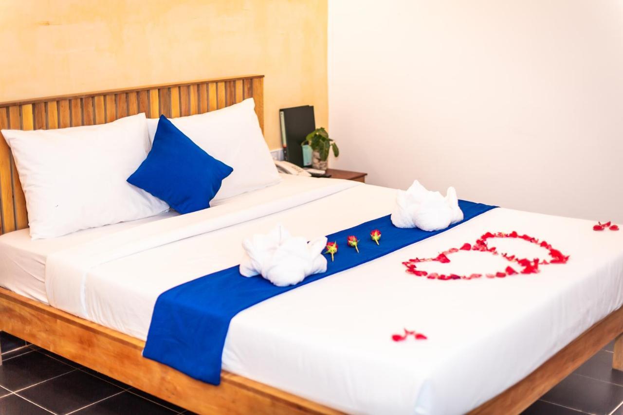 Grand Elevation Hotel Phnom Penh Exterior photo