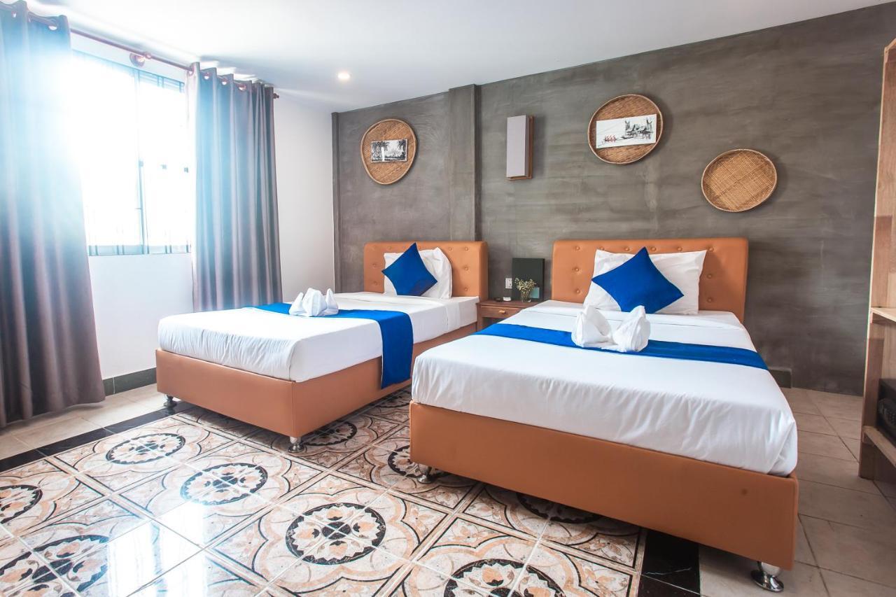 Grand Elevation Hotel Phnom Penh Exterior photo